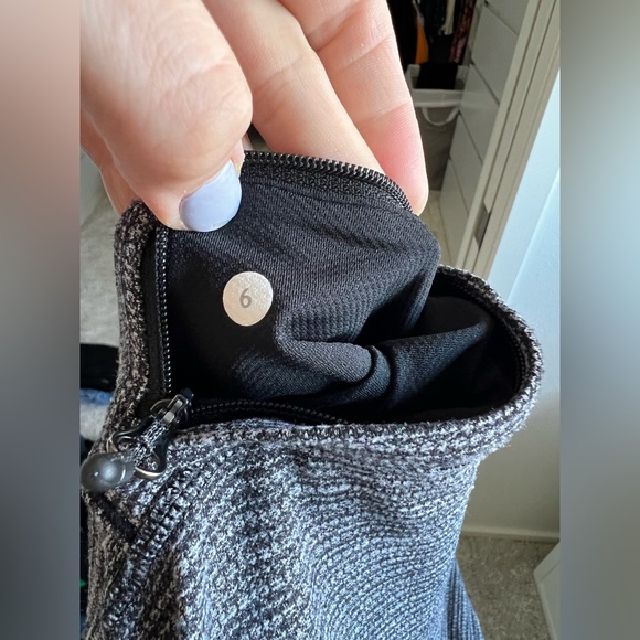 Lululemon Base Runner 1/2 Zip - Heathered Gray, Size 6 - Picture 7 of 7